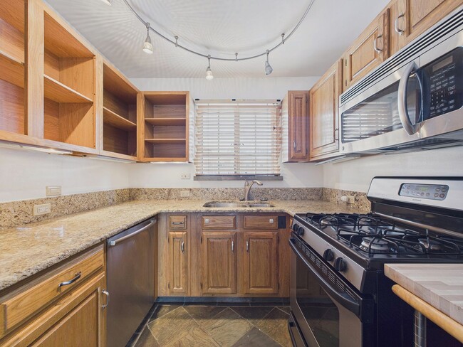 Building Photo - Gorgeous apartment near Cheesman Park!