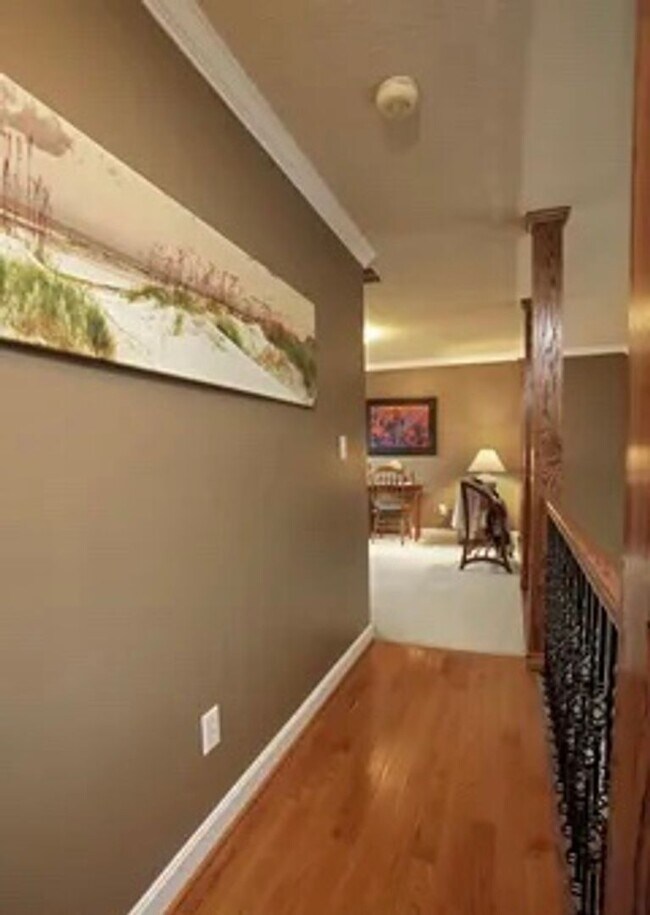 Building Photo - 4701 Shenandoah Dr