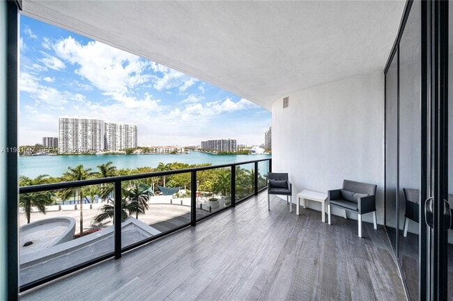 Building Photo - 5500 Island Estates Dr