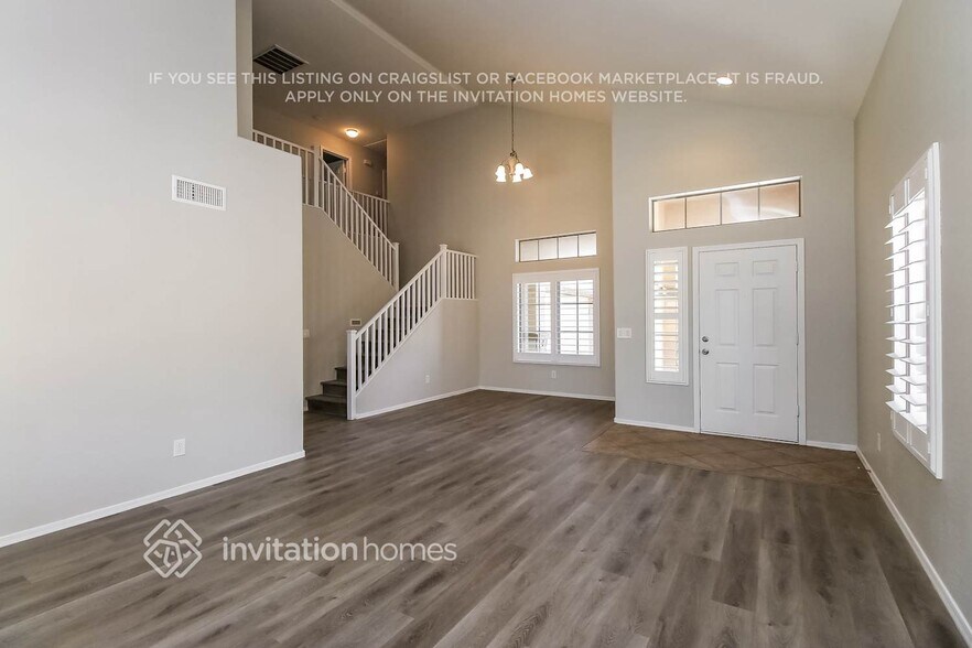 Building Photo - 2561 W Silver Streak Way