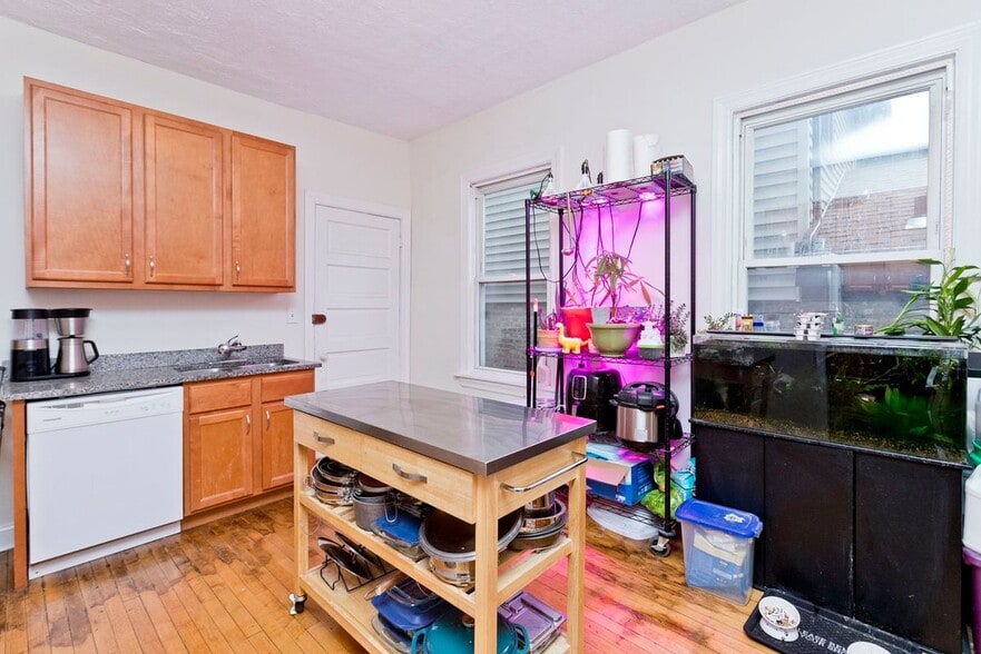 Building Photo - 3841 N Bernard St