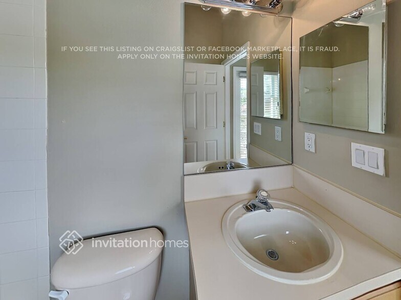 Building Photo - 3204 Hanging Vine Ct