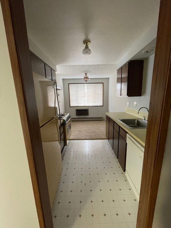 Building Photo - Cute 2 bed 1 bath apartment in nice neighb...