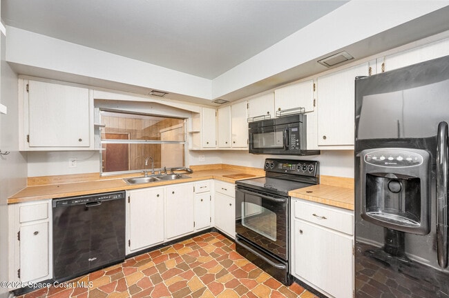 Building Photo - 4320 Beacon Ave