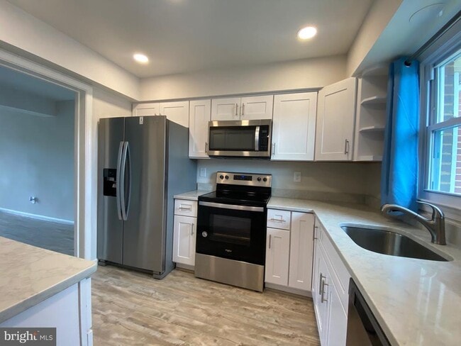 Building Photo - 1033 Margate Ct