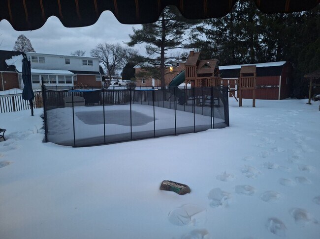 Building Photo - 2114 Huntington Rd