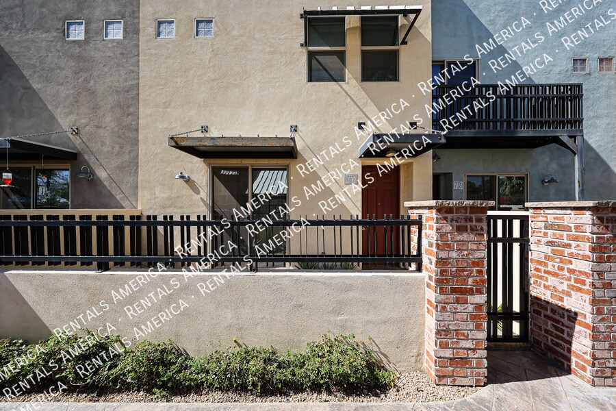 Building Photo - 1406 W Main St