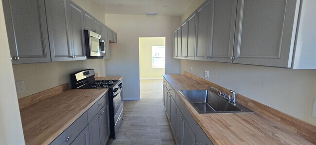 Building Photo - 13358 Verbena St