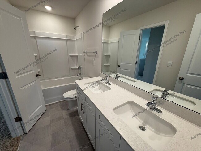 Building Photo - 122 Longleaf Ct