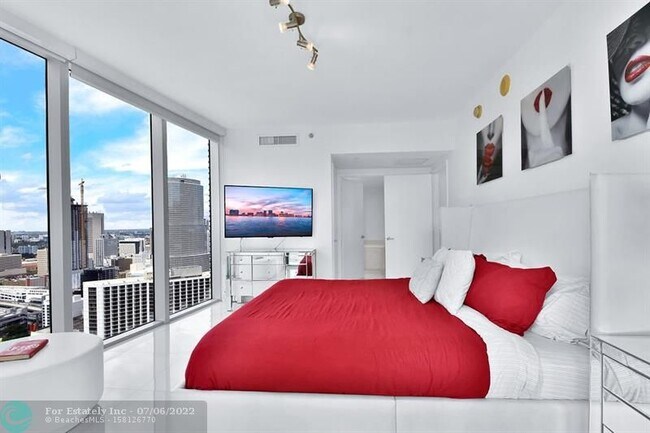 Building Photo - 475 Brickell Ave