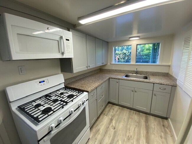 Building Photo - 245-249 Walnut Street