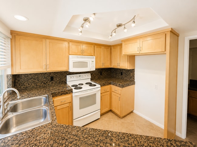 Building Photo - Coastal Townhome Near Beach, Bay & Kate Sessions Park – 2 Bed / 2.5 Bath