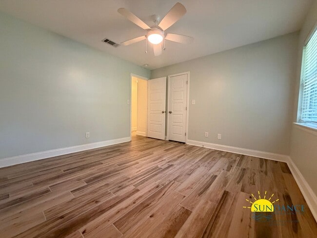 Building Photo - Exquisite Designer Home in Central Fort Walton Beach