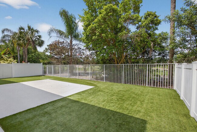 Building Photo - 2114 Chagall Cir