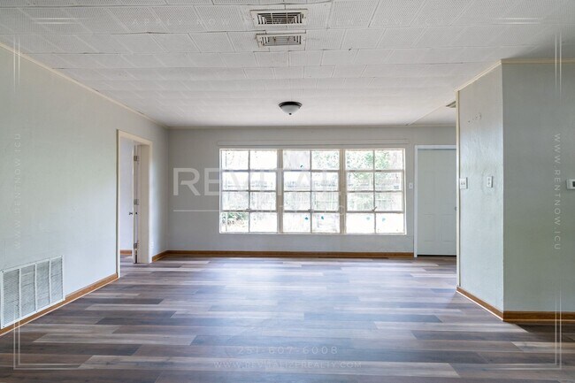 Building Photo - 3230 Greenleaf Ct