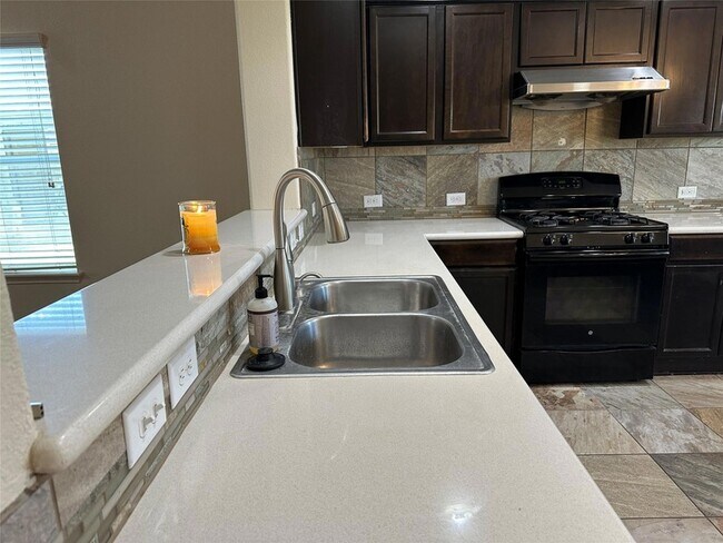 Building Photo - 201 N Hunting Lodge Ln
