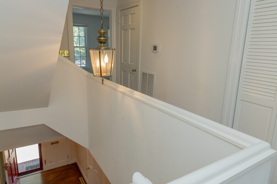 Building Photo - 817 Botetourt Gdns