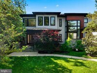 Building Photo - 1513 Oakview Dr