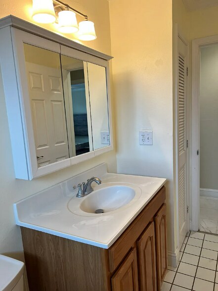 Building Photo - 6522 Maywood Ln