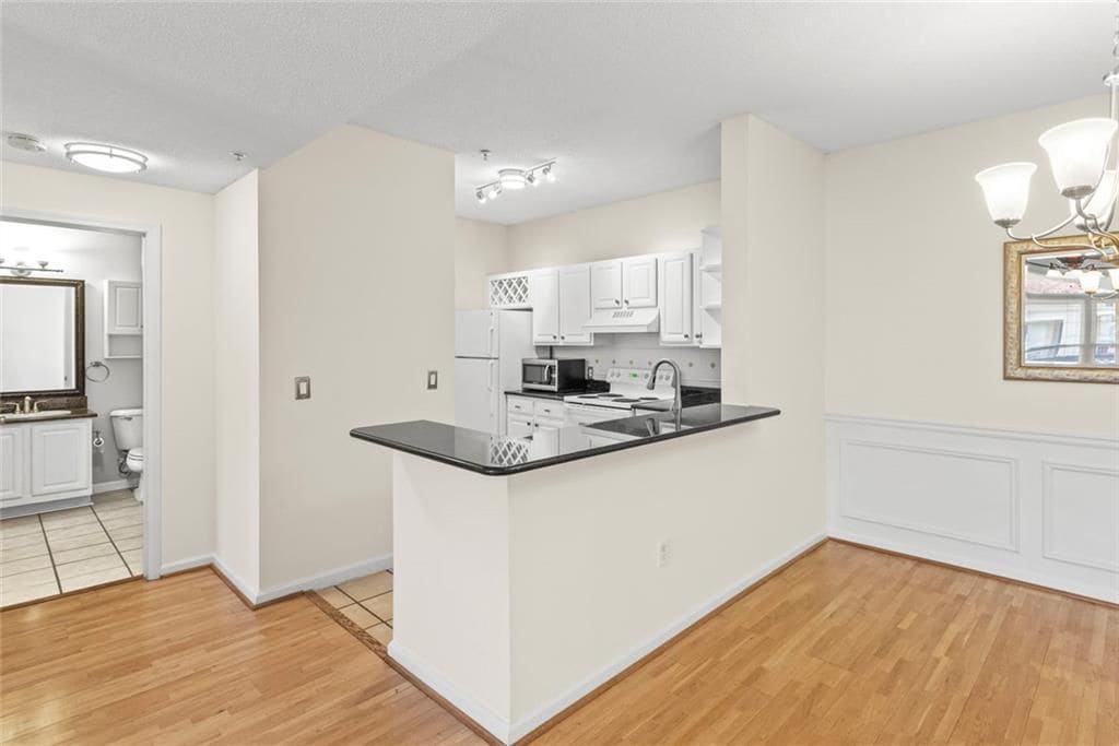 Building Photo - 955 Juniper St NE