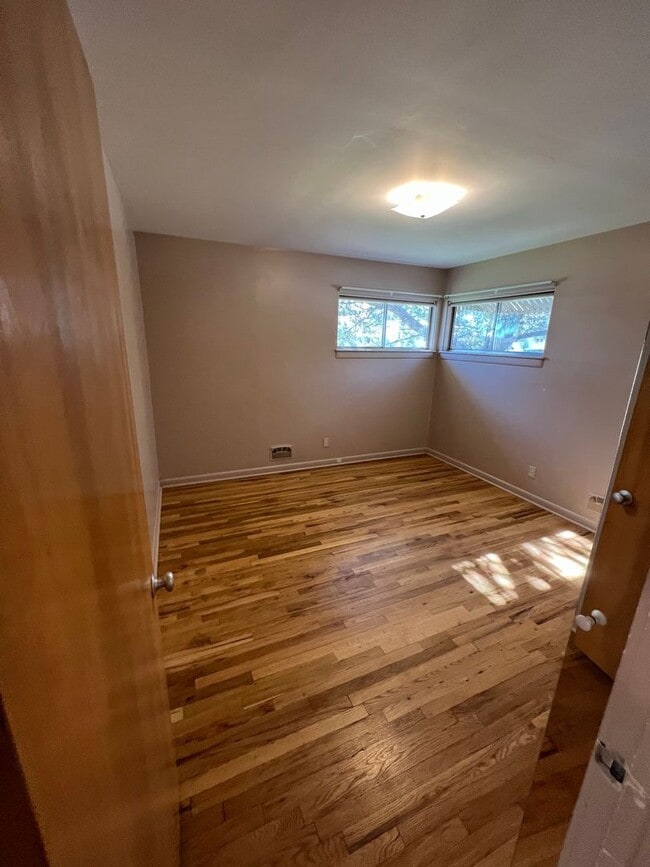 Building Photo - 3 Bed 2 Bath House with Attached 2 Car Garage & Trailer Parking