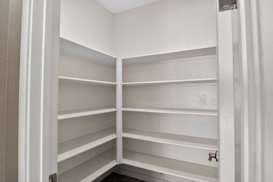 Building Photo - 10810 W Grant St