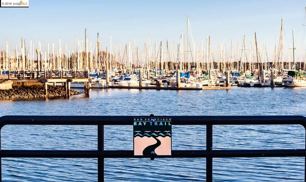 Building Photo - 21 Bayside Ct