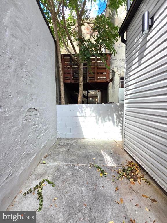 Building Photo - 1324 S 9th St