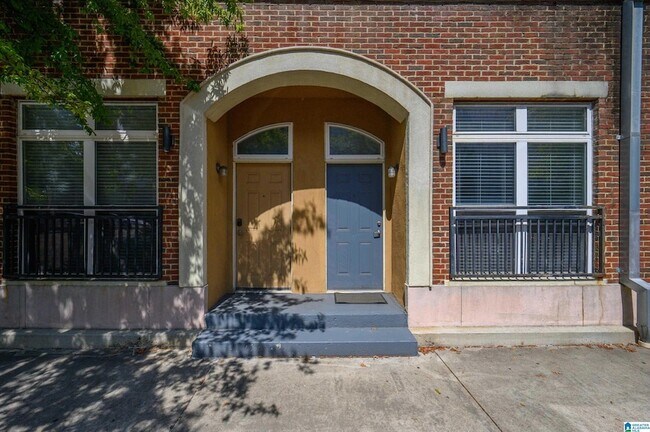 Building Photo - 2020 5th Ave S