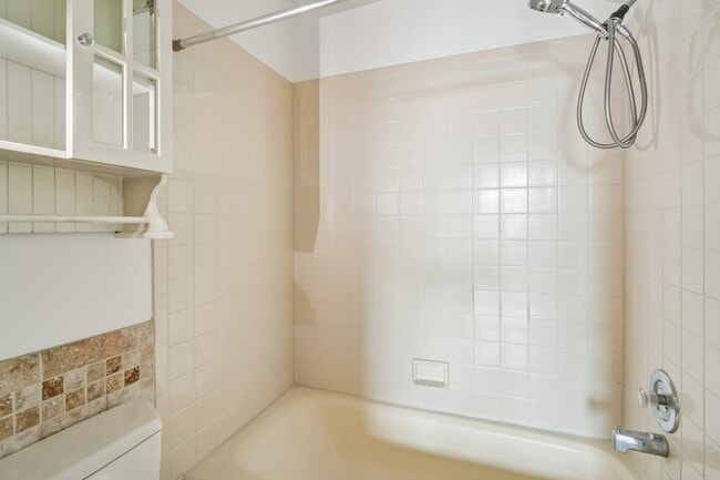 Building Photo - 6 Ray Ct