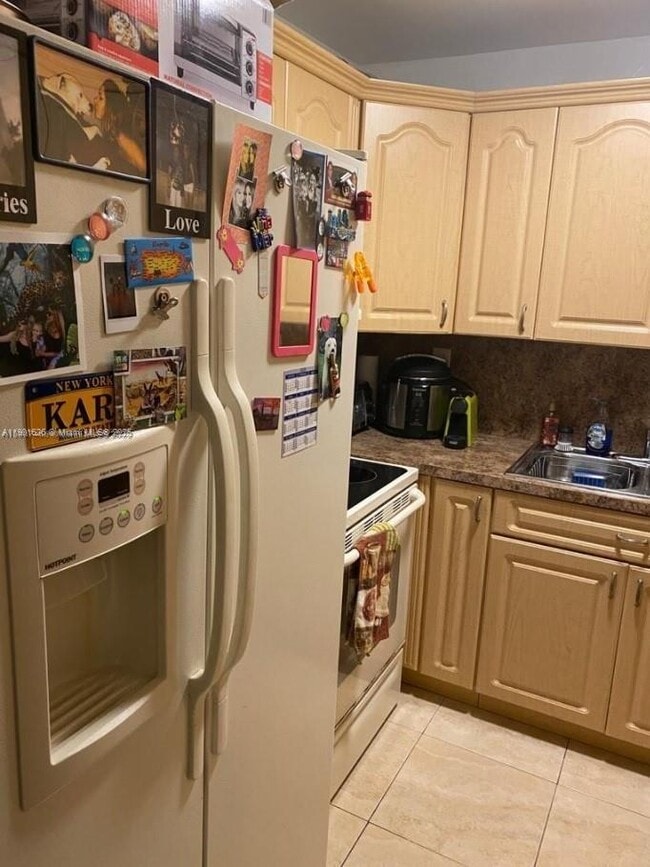 Building Photo - 1305 W 46th St