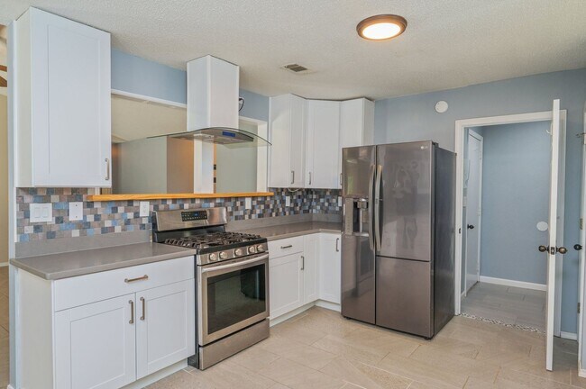 Building Photo - Completely Renovated Home in Niceville!
