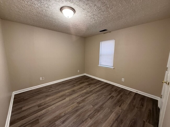 Building Photo - 2071 Cantrell Ln