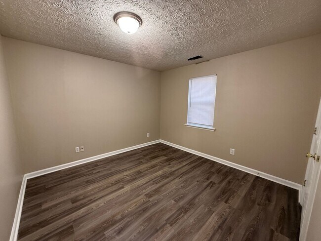 Building Photo - 2071/2073 Cantrell Ln