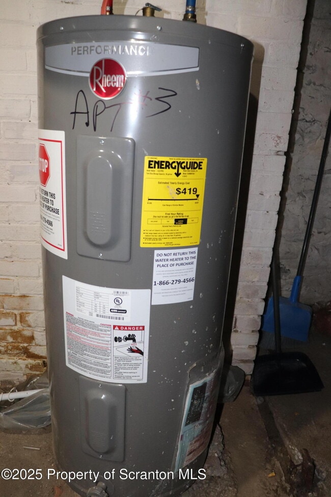 Building Photo - 105 Sambourne St