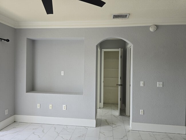 Building Photo - 504 Belmont Pl