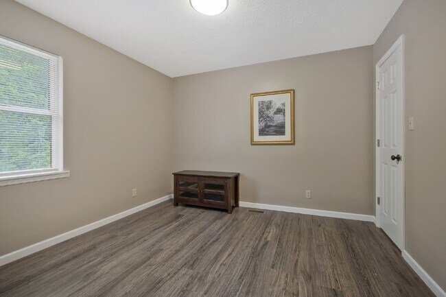 Building Photo - Corporate / Seasonal / Mid-term Rental - Furnished