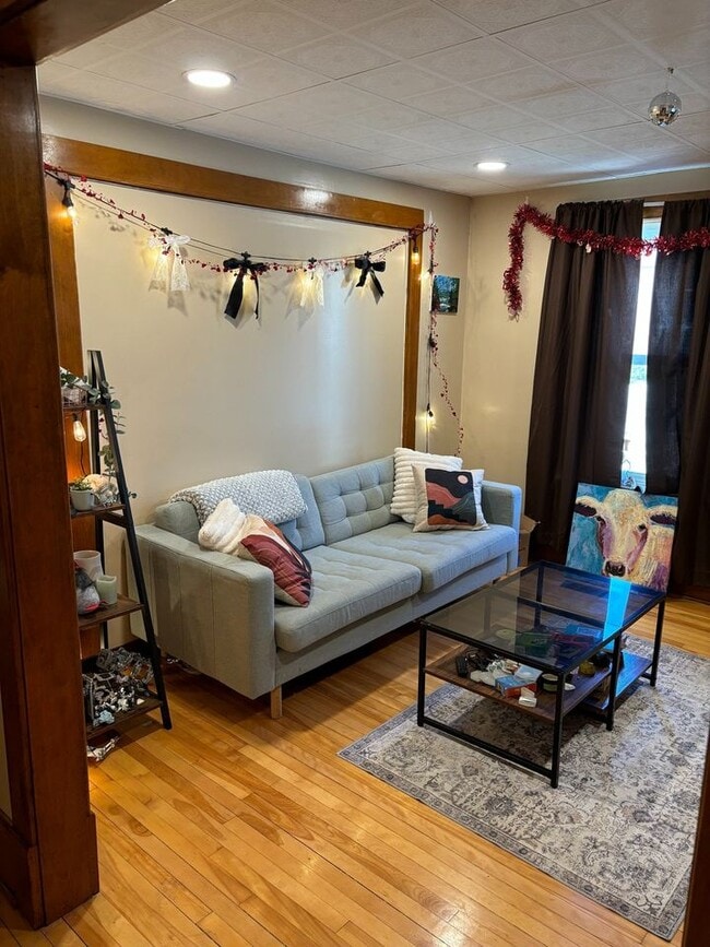 Building Photo - 1115 13th Ave SE