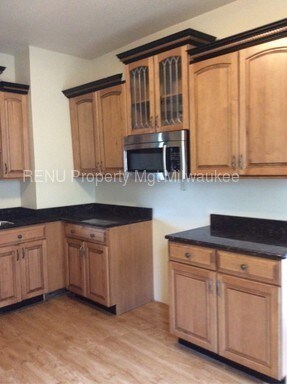 Building Photo - Beautiful Upper Duplex