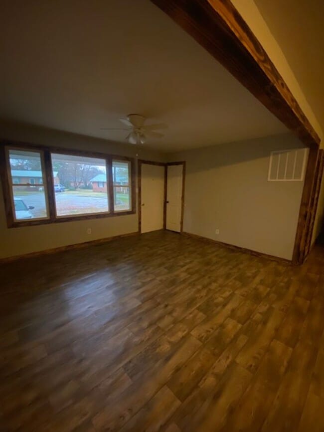 Building Photo - 784 Rose Ct