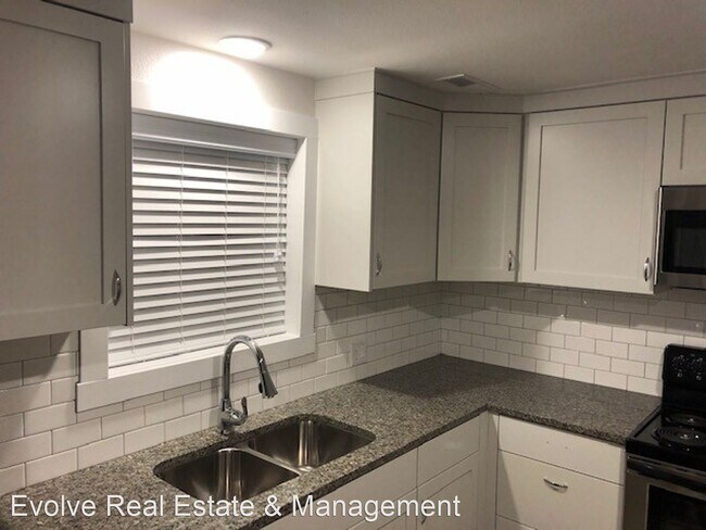 Building Photo - 2 br, 1 bath House - 1087 S Sarah Circle