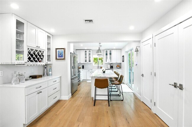 Building Photo - 1945 S Hibiscus Dr