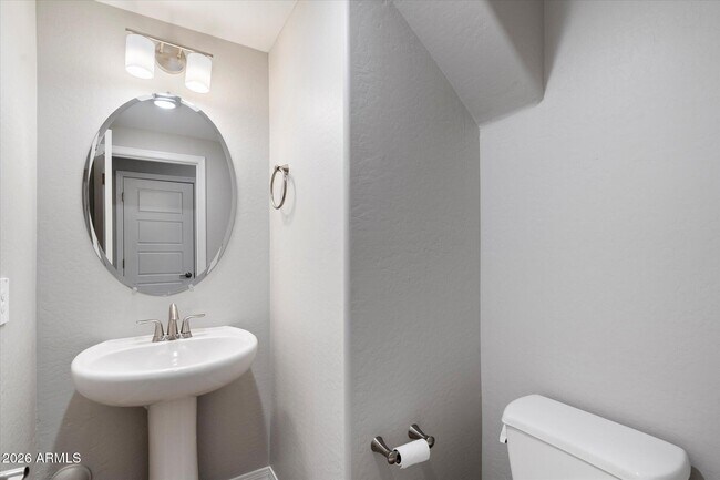 Building Photo - 1823 E Chelsea Ln