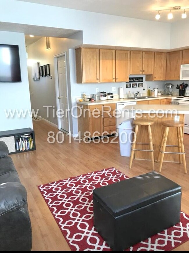 Building Photo - Move-in special: $500 off First months rent