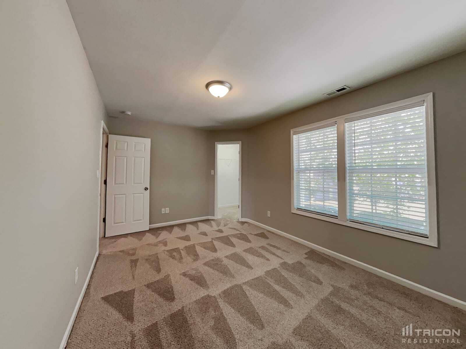 Building Photo - 2820 Oasis Ln