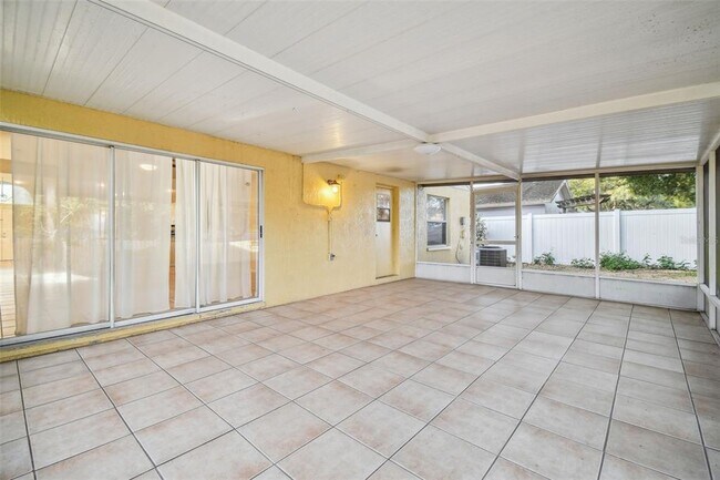 Building Photo - 2342 Tioga Dr