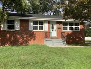Building Photo - SPACIOUS SINGLE FAMILY HOME FOR RENT