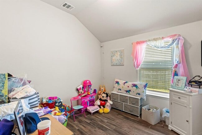 Building Photo - 205 Four Star Dr