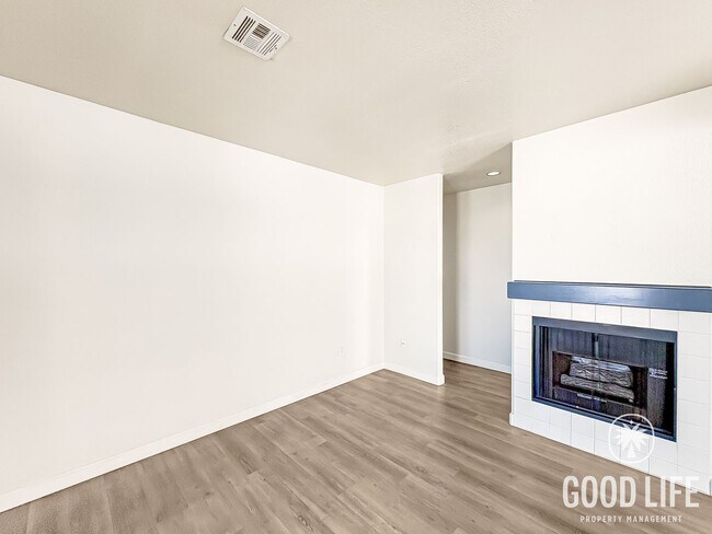 Building Photo - Single-Level Mira Mesa Condo with Balcony, AC & Garage Parking