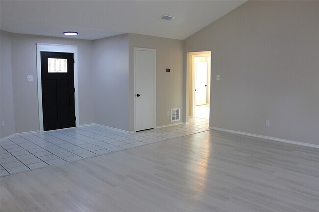 Building Photo - 1210 Three Forks Dr